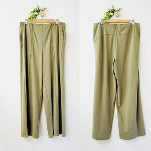 Old Navy Green Pleated Go-Dry Powersoft Pants